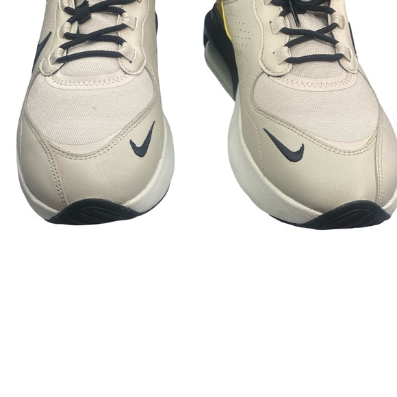 The Nike women's Air Max Verona 'Light Orewood woman’s size 9.5 - Picture 5 of 9